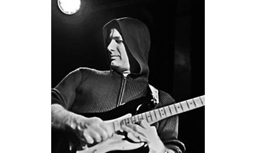 HAKAN KURŞUN  (GİTAR, DAVUL)